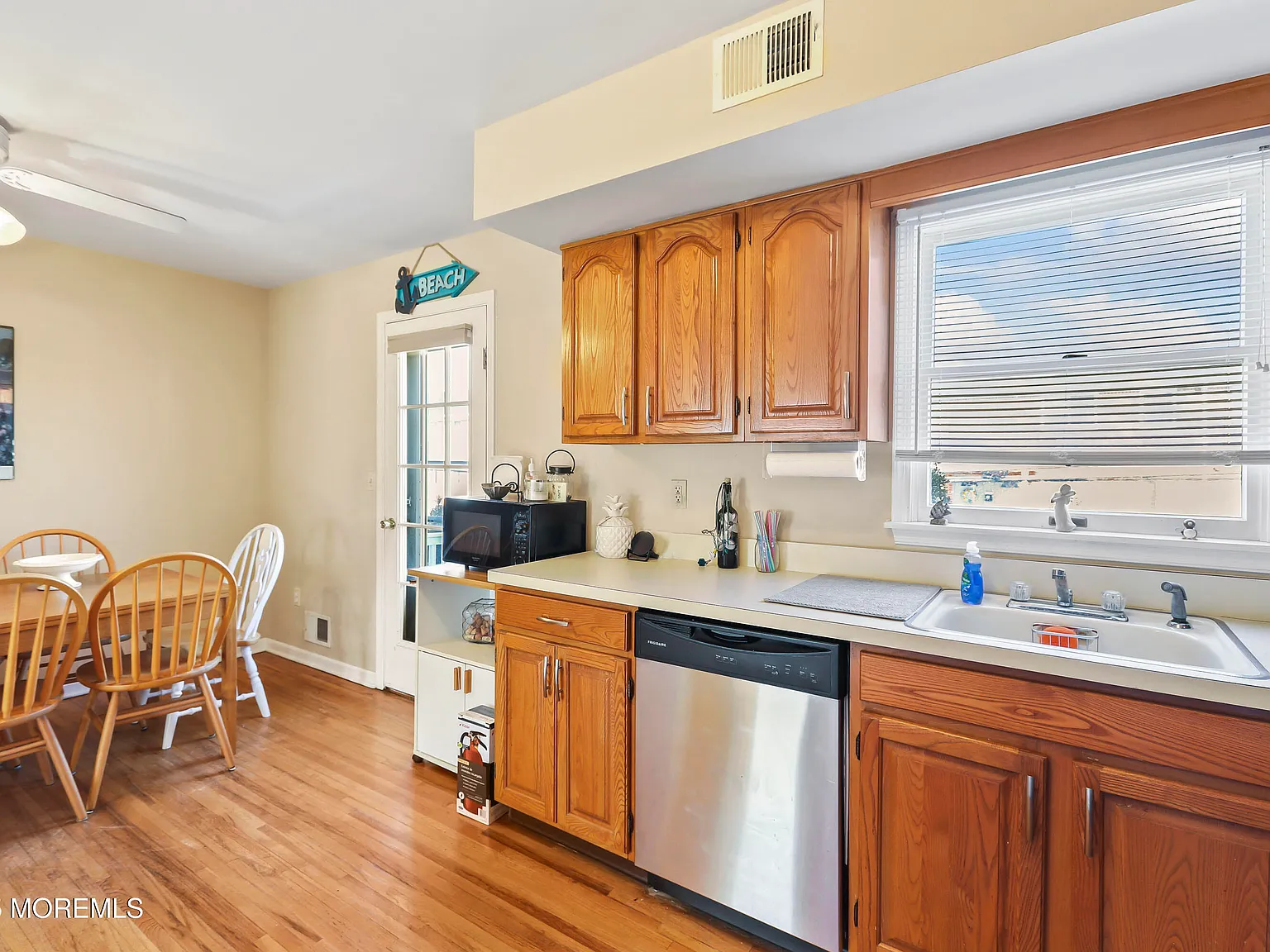 2 bed, 1198 sqft, $2,375 — Photo 4