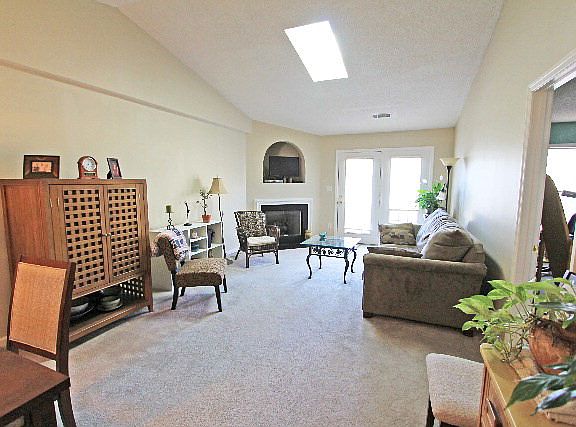 3rd image of 111 Saint Barts Ct