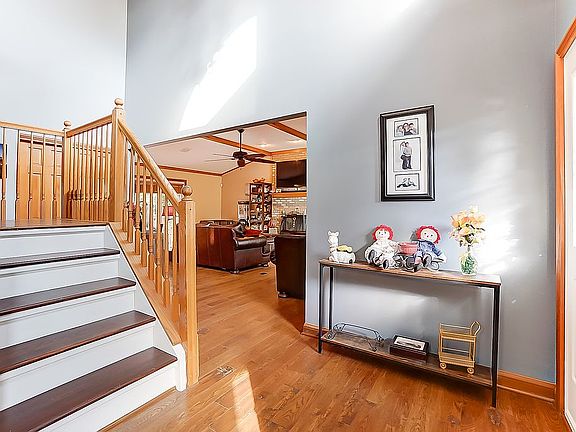 3rd image of 875 Abbot Dr