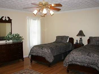 5th image of 315 Clyde Ct