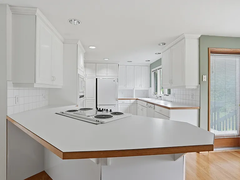 16017 NE 57th St — Photo 13