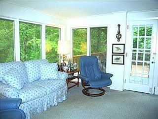 4th image of 1140 Oakwood Ave