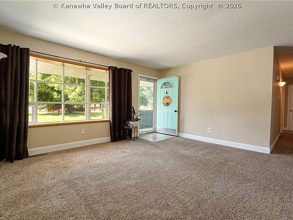 5th image of 135 Seneca Cir