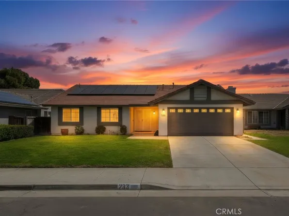 233 Castle Ct, San Jacinto, CA 92583