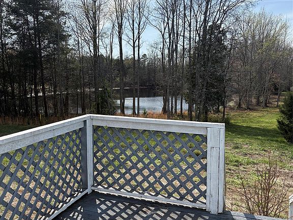 4th image of 560 Fayette Rd
