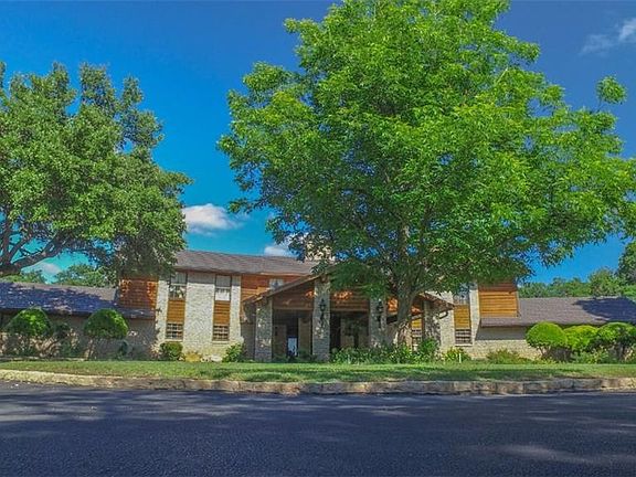 2nd image of 65 Oak Hill Cir