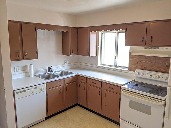 2nd image of 3010 N Woodbine Ter #4