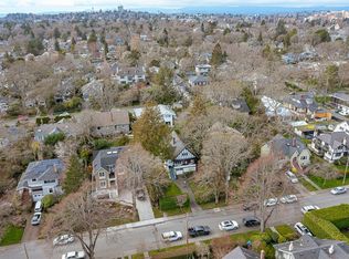 1216 Saint Patrick St, Oak Bay, BC V8S4Y4