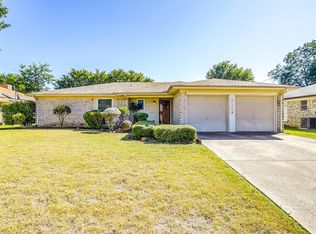 725 Pecan St, Burleson, TX 76028