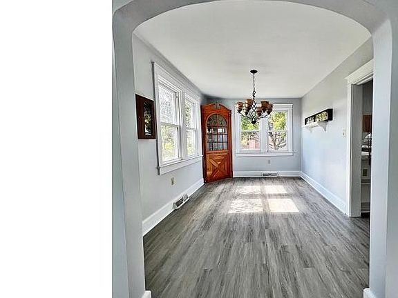 4th image of 449 Front St