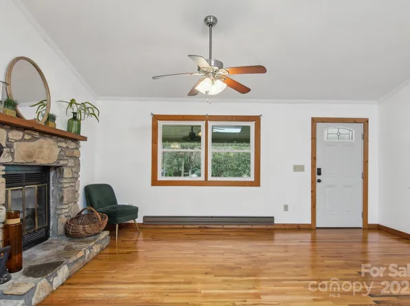 31 Elizabeth Ln, Maggie Valley, NC 28751