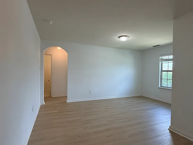 140 Collin St — Photo 8