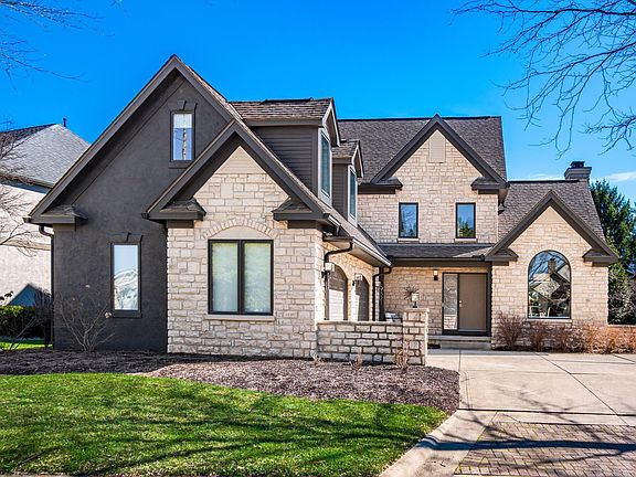 4th image of 9821 Oxford Cir