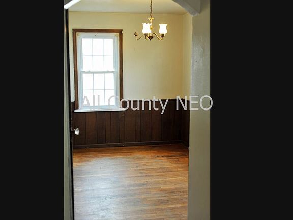 5th image of 581 E Judson Ave