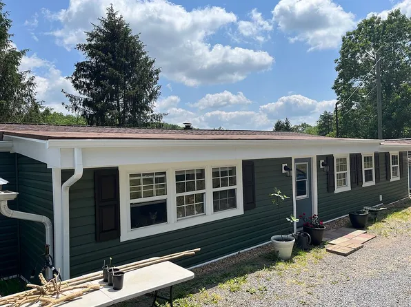 55 Stillwater Ln, Berkeley Springs, WV 25411