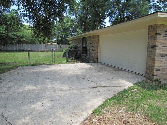2nd image of 406 Twin Bay Dr