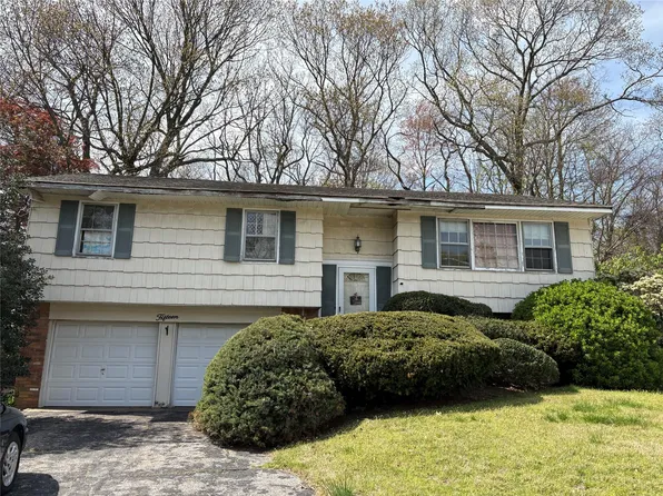 15 Stern Court, Huntington Station, NY 11746