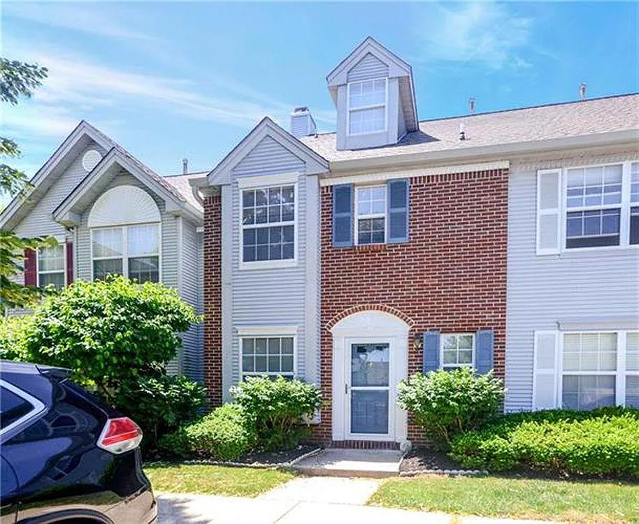 7 Rachel Ct — Photo 1
