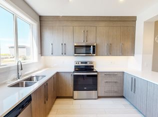 113 Chelsea Gln, Chestermere, AB T1X2P5