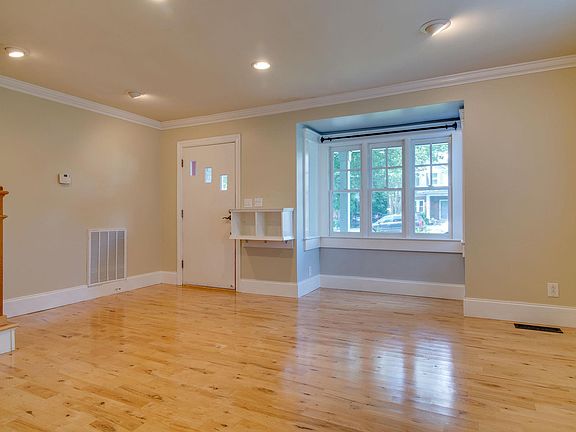4th image of 2505 Sunset Pl