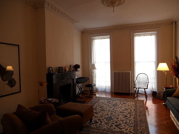 2nd image of 165 Clinton St #1