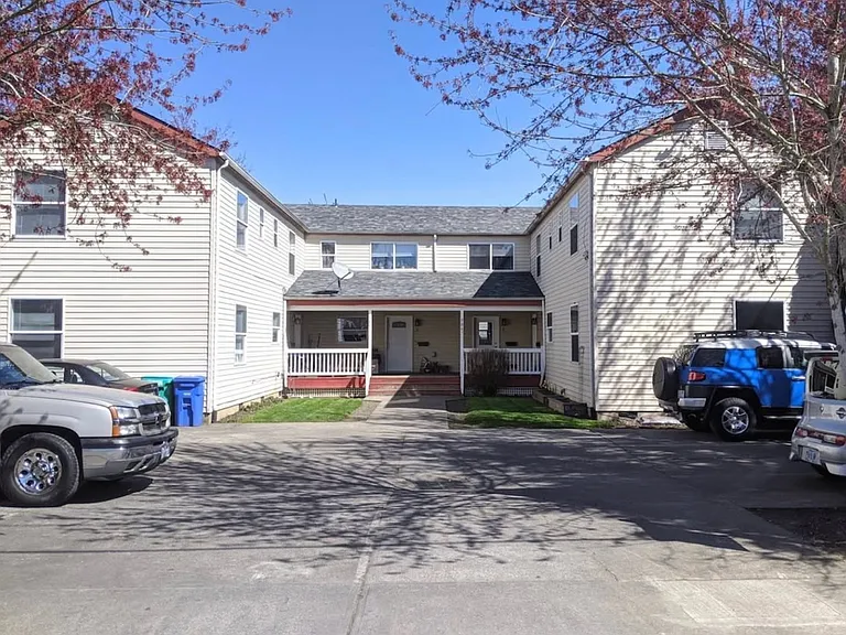 Gan01 - Fessenden St — Photo 1