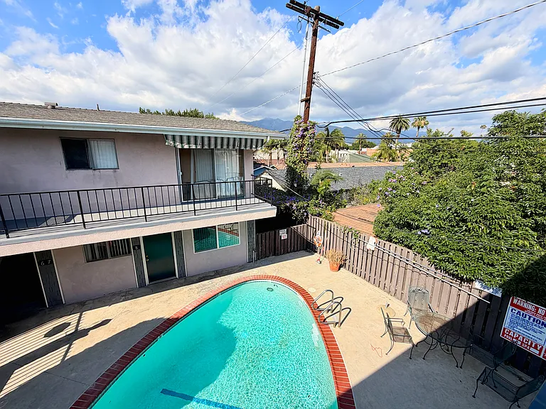 66 S Grand Oaks Ave — Photo 8