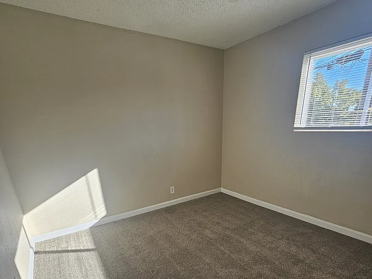 613 L Street/1016 West 7th — Photo 7