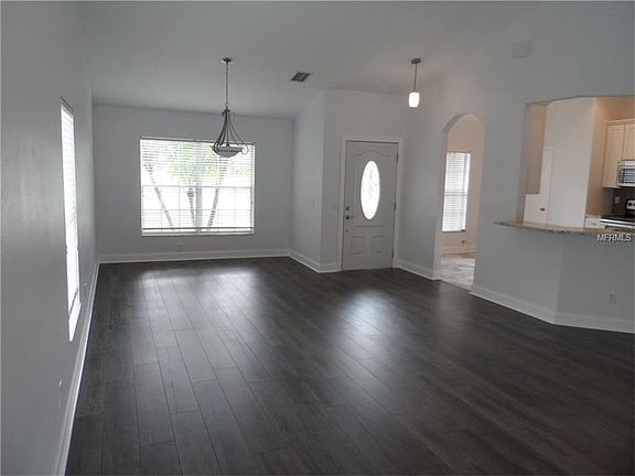 2nd image of 3026 Oakbrook Cir