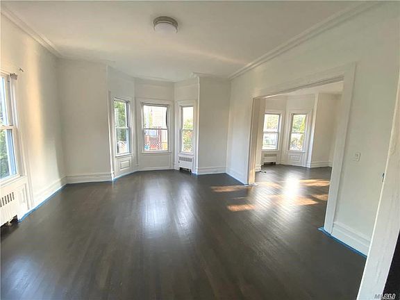 3rd image of 117 Hilton Ave
