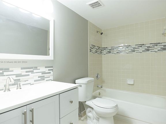 3rd image of 18216 Mediterranean Blvd #5-19