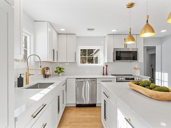 2nd image of 401 Belknap Rd