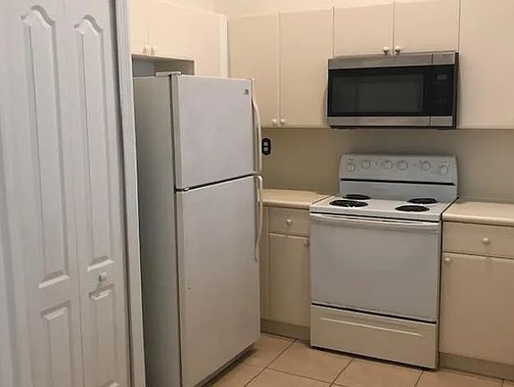 4th image of 2461 SE 16th Ter Unit 201