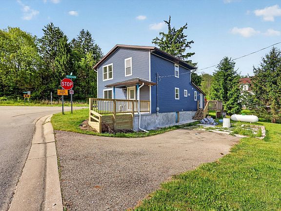 3rd image of 1387 E Riverside Dr