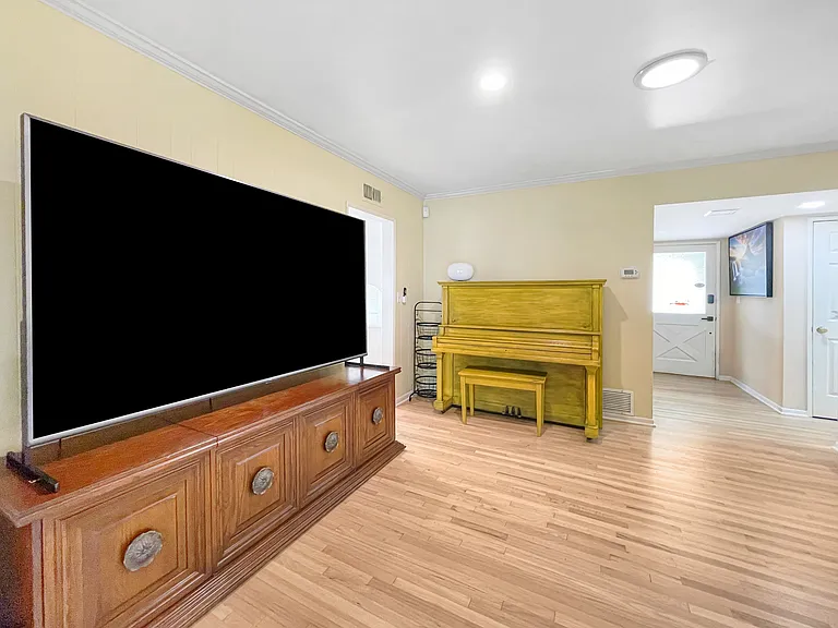 8937 Monogram Ave — Photo 7