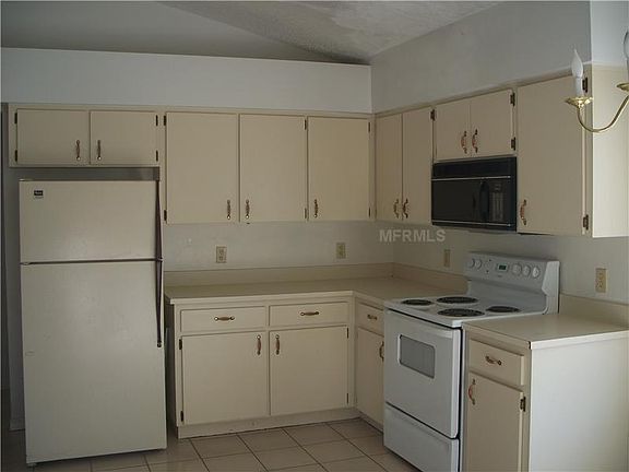 4th image of 302 Windward Way