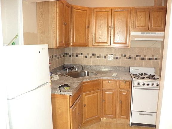 2nd image of 373 Cumberland St