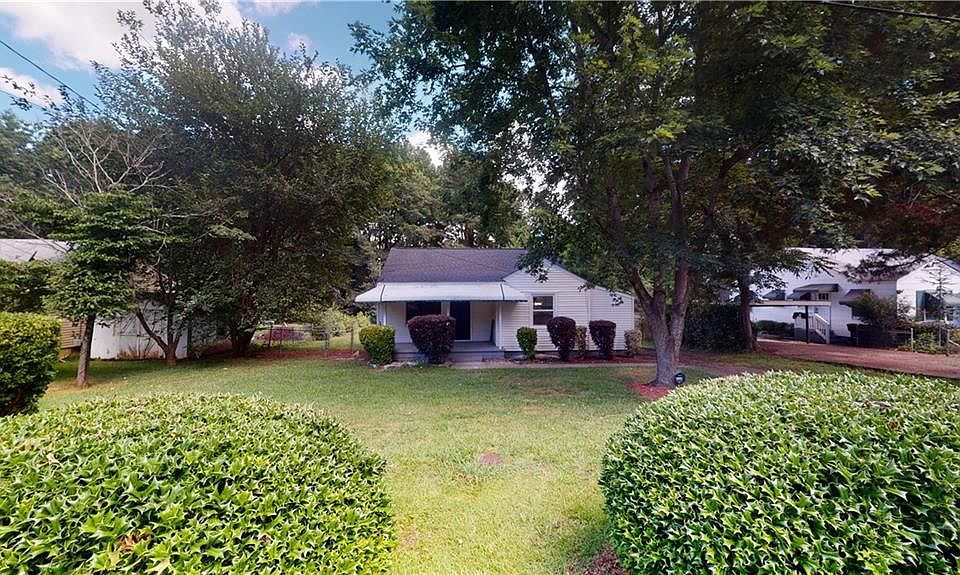 1st image of 693 Mozley Dr SE