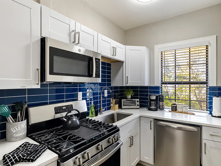 4400 Gaston Ave — Photo 9