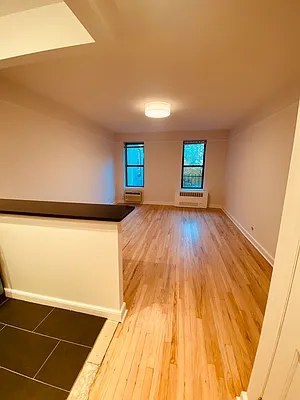 Rented by Metropolis Real Estate of Manhattan | media 14