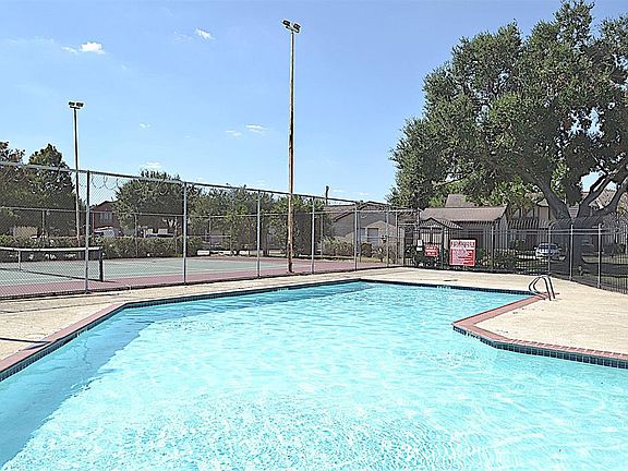3rd image of 12500 Brookglade Cir Unit 204