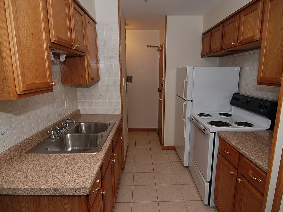 1st image of 5920 N Kenmore Ave APT 323