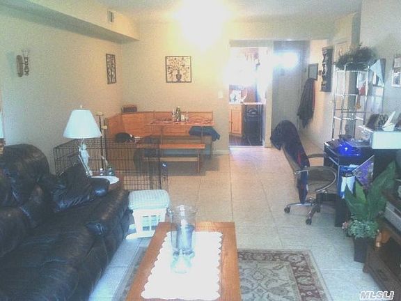 4th image of 185 Pointe Cir N