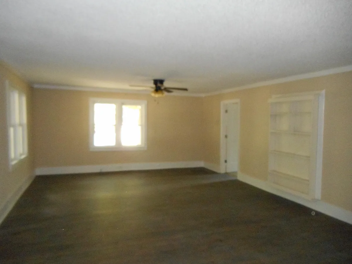 Building Photo - 5560 Thistledown Dr