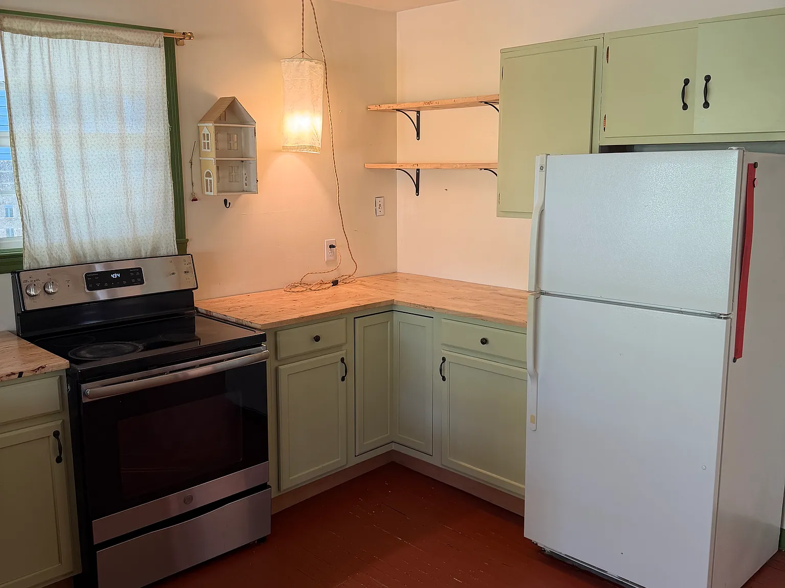 3 bed, 1056 sqft, $1,900 — Photo 3