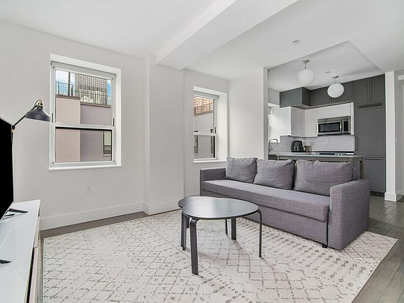 4th image of 416 W 52nd St #711