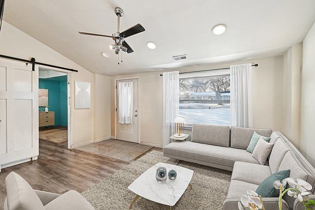 2nd image of 908 S Calhoun St