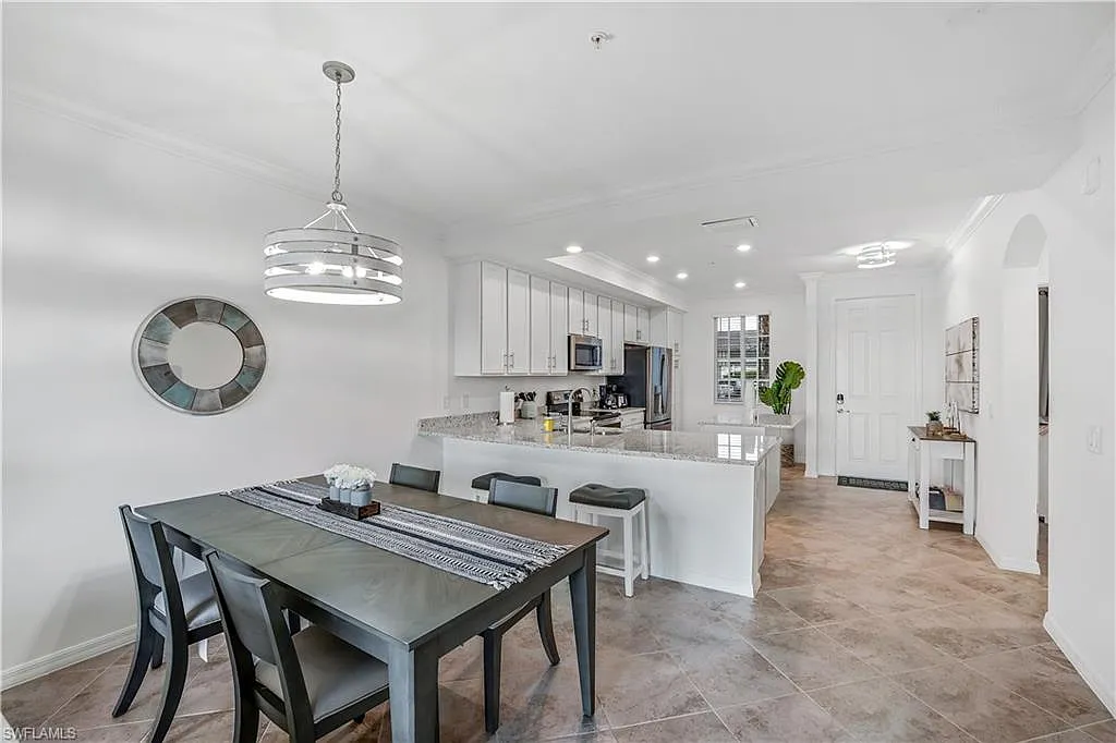 2 bed, 2.0 bath, 1120 sqft, $4,500 — Photo 4