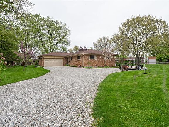 3rd image of 3049 Lakewood Dr