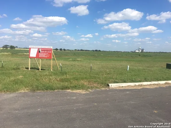 732 N Dickson St, Poth, TX 78147